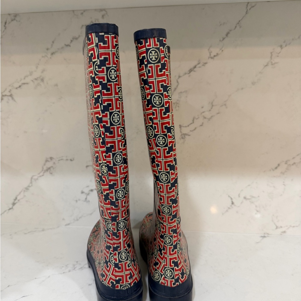 Tory Burch Red and Navy logo rain boot - Picture 2 of 4